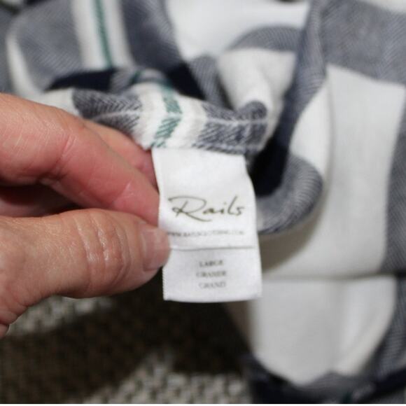 RAILS REVOLVE Hunter Plaid Button Down Top Shirt Long Sleeve Snow Navy Forest L - Picture 5 of 8